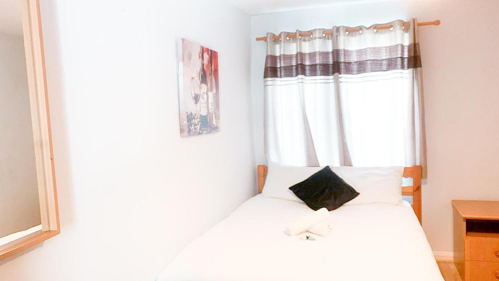 Lovely, Cosy & Central 3 Bed House Near Station Джиллингем Экстерьер фото