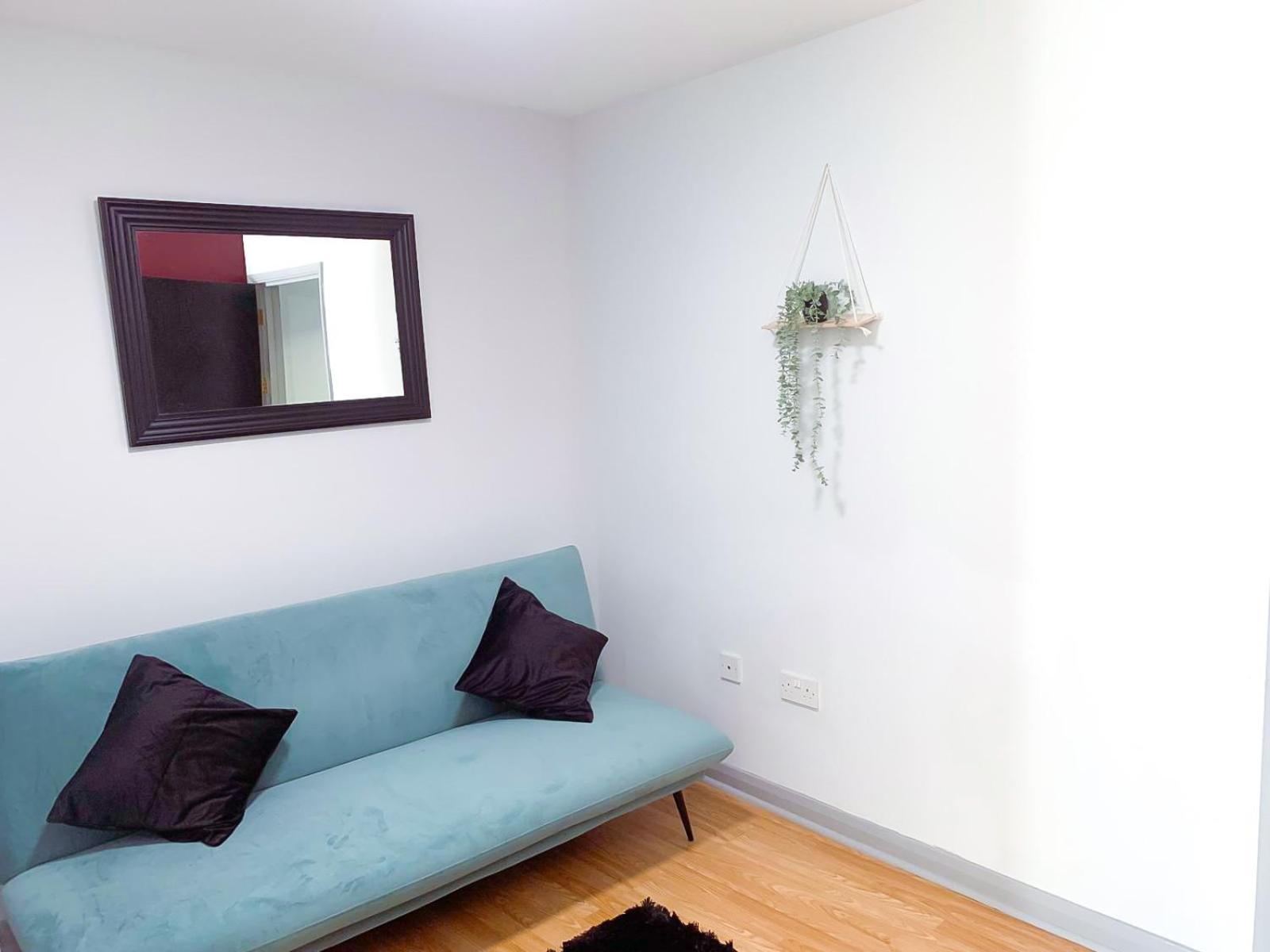 Lovely, Cosy & Central 3 Bed House Near Station Джиллингем Экстерьер фото